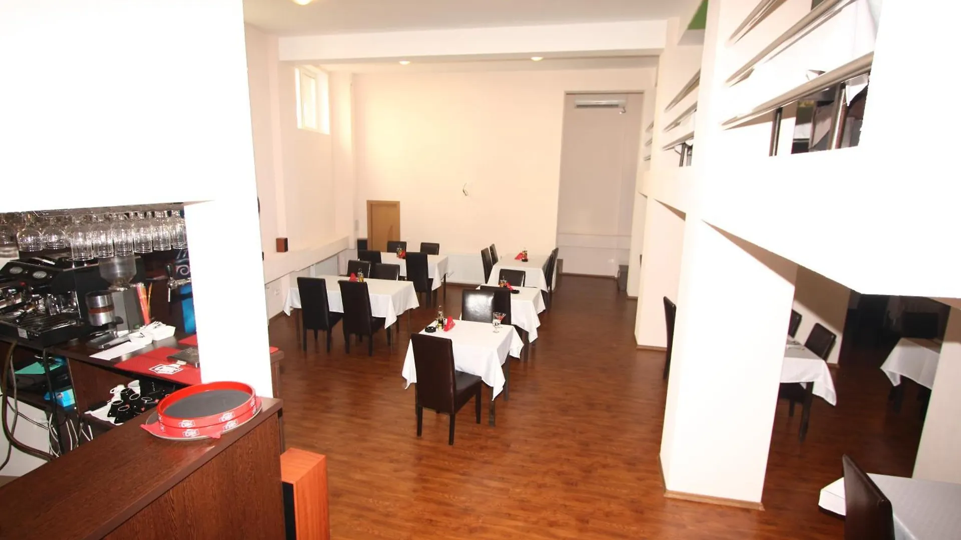 **  Hotel Basarab Boekarest Roemenië